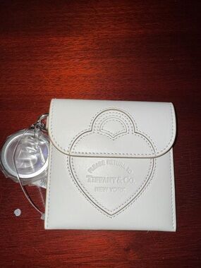 Tiffany & Co. White Leather Heart Wallet Keyring Pouch